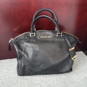 Like NEW, MICHAEL Michael Kors, Black Pebble Leather Purse